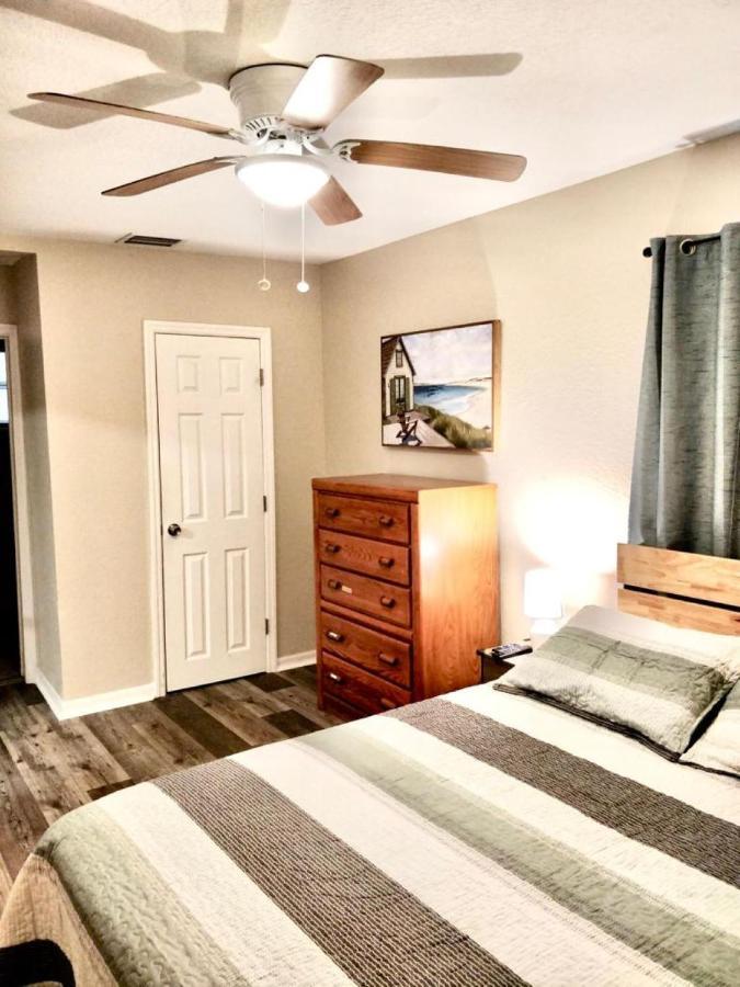סיינט פיטרסברג Two Fully Equipped Apartments And A Studio 5 Miles From The Beach מראה חיצוני תמונה